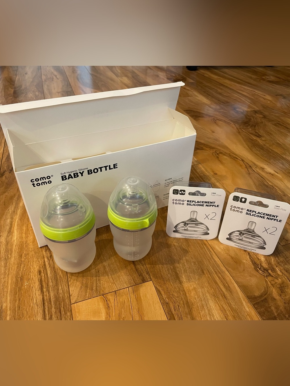 Comotomo baby bottles & nipples (new, never used)